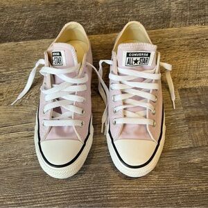 Converse All Star Low Tops *like new* light purple lavender/lilac